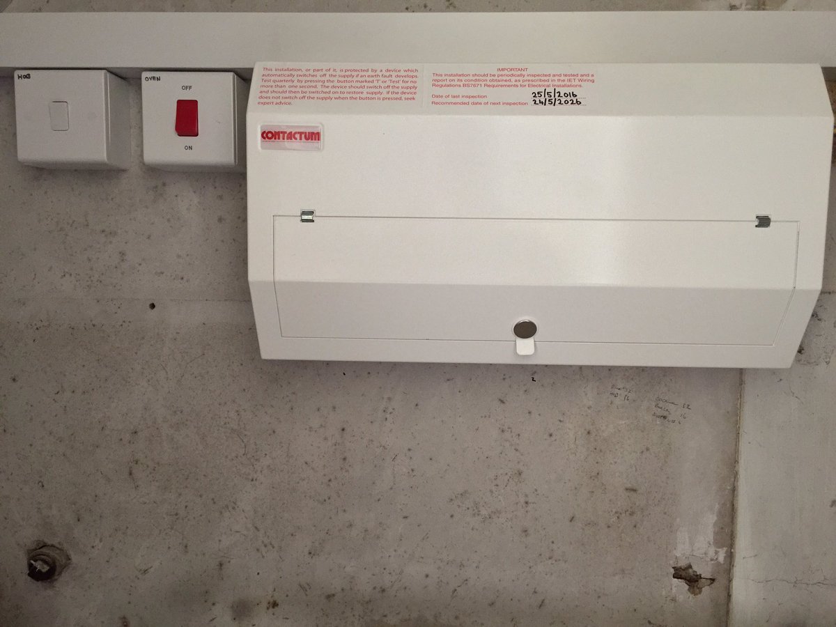 rwelectricalsvs's tweet photo. Complete Kitchen re-wire and consumer unit replacement. Led lighting,installation of oven and cooker hood. https://t.co/7YXx5y9Czs