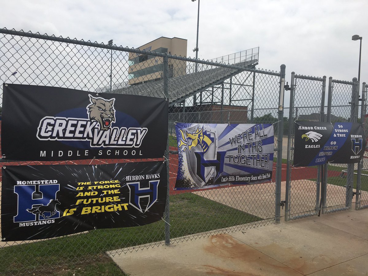 HebronFBBooster's tweet image. Shout out to our Future Hawk Feeder Schools.  Thank you for the banners. #HawkPride #FutureHawks #SpringGame2016