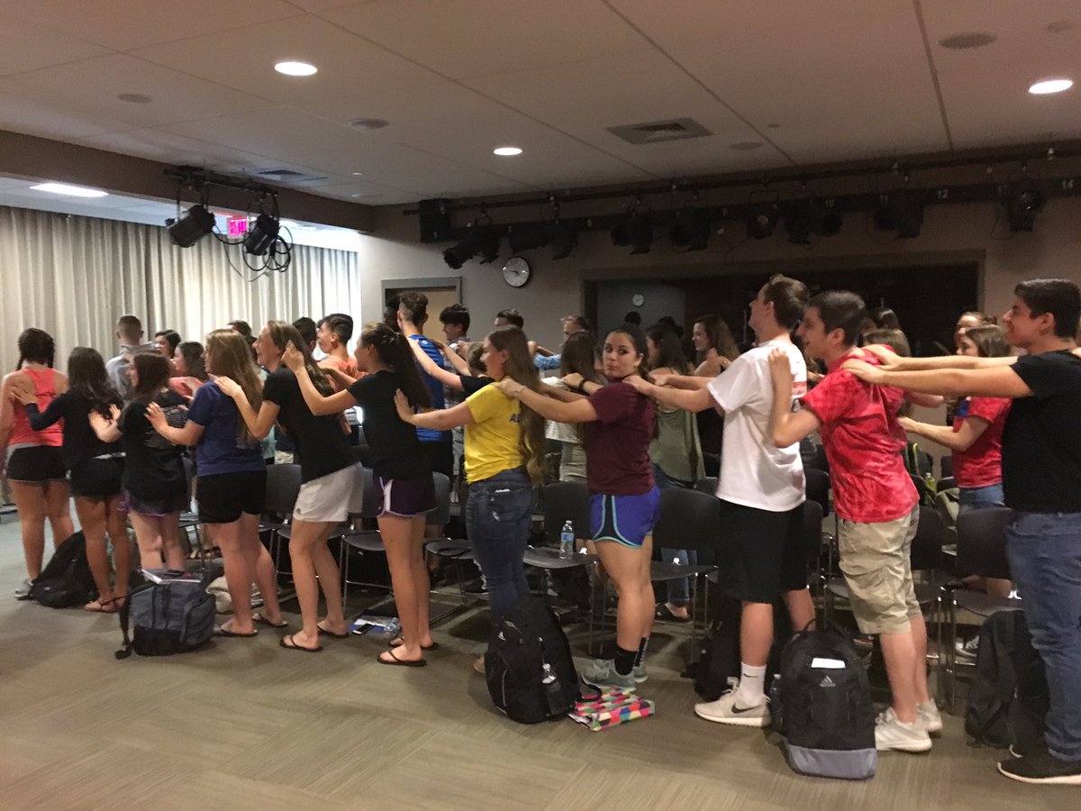 loughlin_whs's tweet photo. Good morning warm up! #whsLinkCrew @auclair_whs https://t.co/XScDte0g3z