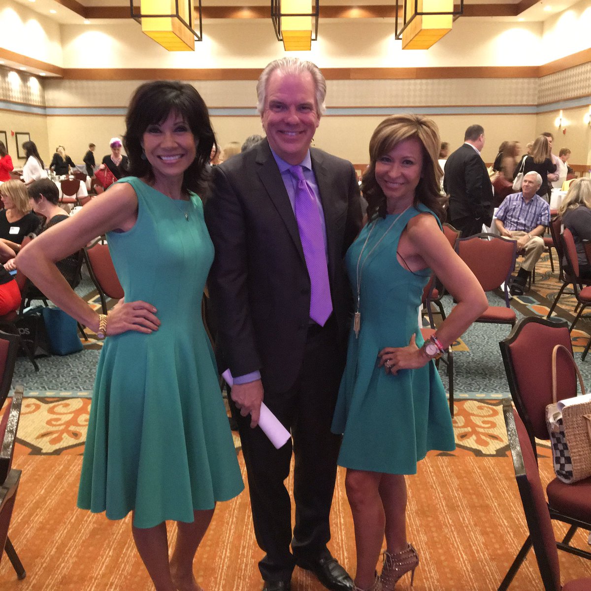 tempechamber's tweet photo. It's a @12News reunion with @LinSueCooney @CaryPfeffer &amp; @CatherineAnaya at the #tempechamber #WIBC16 #beon12 https://t.co/wmhMYTVmw8