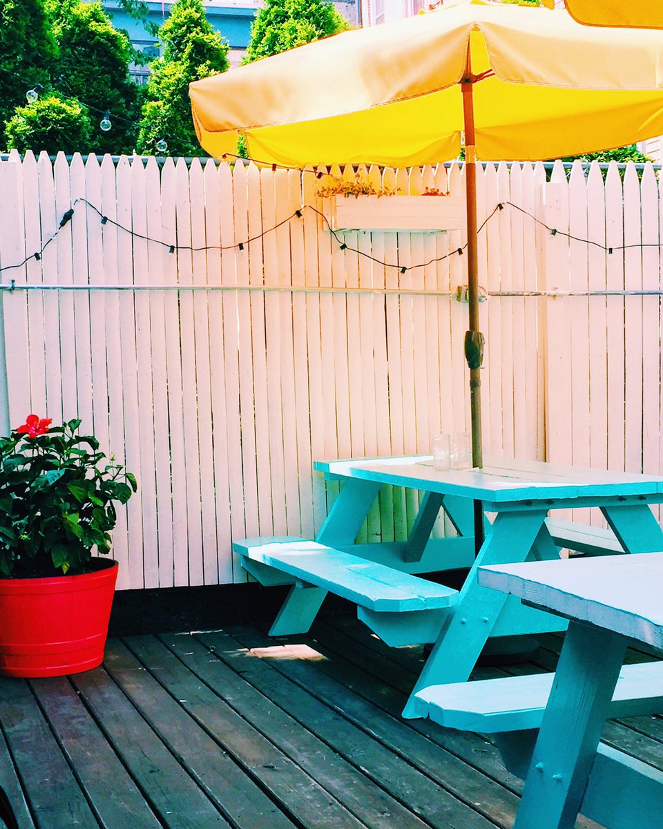 Show_Cobra's tweet photo. Today's sun calls for outdoor work lunch and watermelon juice at #Williamsburg favorite Pearl's Caribbean 🍉🍤☀️ https://t.co/KSoG2OnTmL
