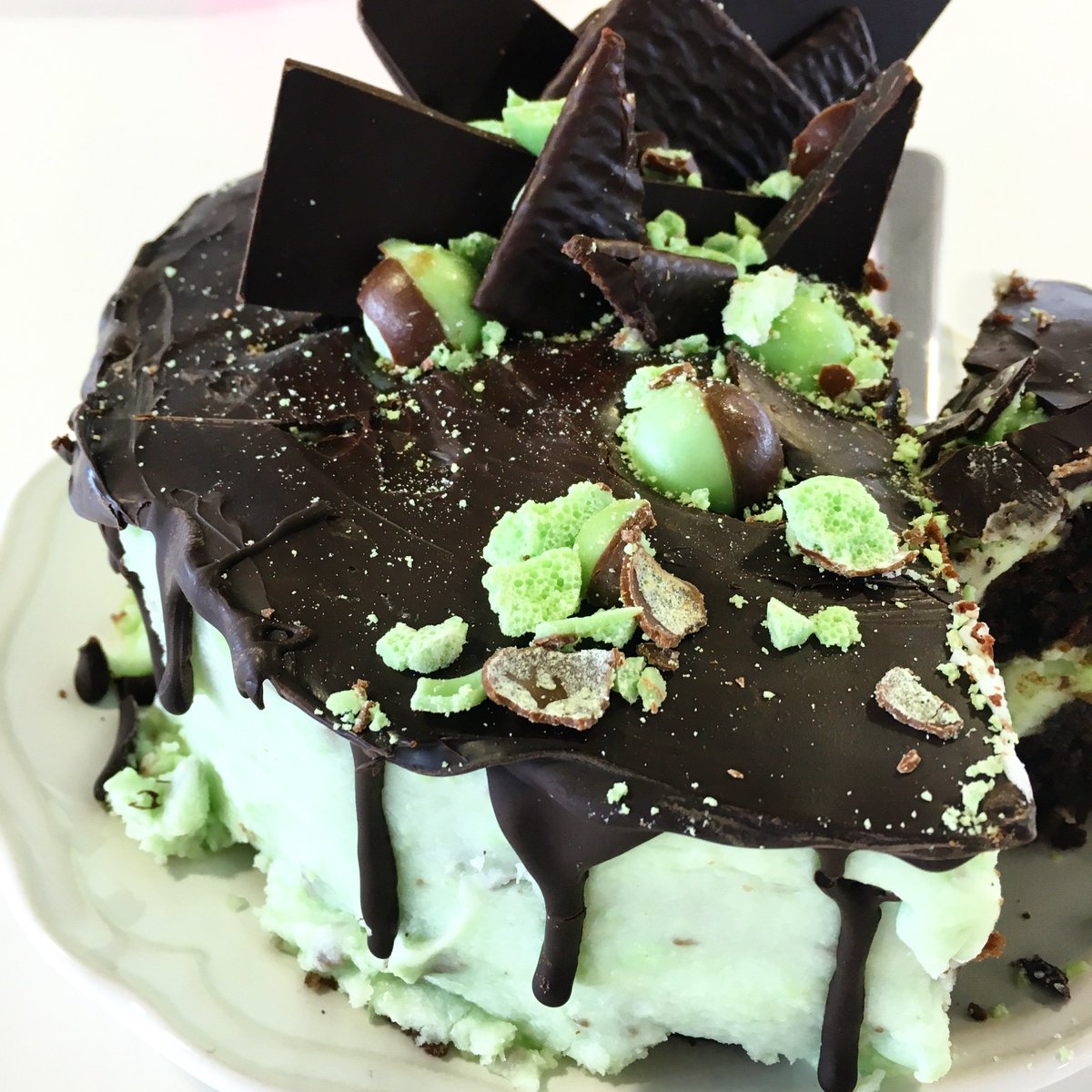 AXON_Comms's tweet photo. Another day, another cake... Amazing chocolate mint cake made by our very own Rachel! #AXONbakes https://t.co/1LMPSrJMI8