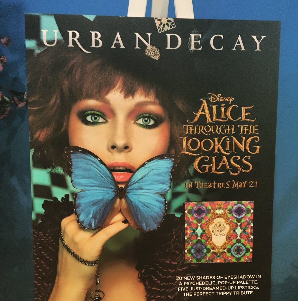 SheBlogsMedia's tweet photo. We would jump down 10 rabbit holes 4 an #AliceThroughTheLookingGlass eyeshadow palette 🐰👁 #ALICEONQUEEN #UrbanDecay https://t.co/VL9F99bnN8