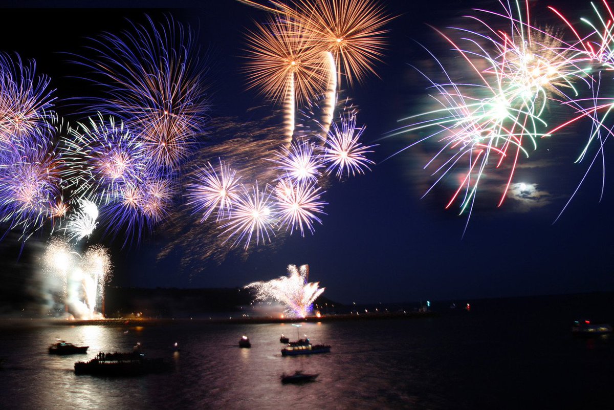 bestofnj's tweet photo. If you're making #MemorialDay plans, don't miss The Best Memorial Day Fireworks Events: https://t.co/mtipeX2eX3 #NJ https://t.co/FRis3HoOBw
