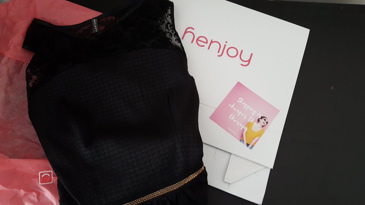 JulieHarriau's tweet photo. 1ère commande sur @henjoy_app reçue dans un joli petit colis préparé avec amour 💗💖 Merci #etlelivreuretaittressympa😄 https://t.co/W4wrmnQq4S