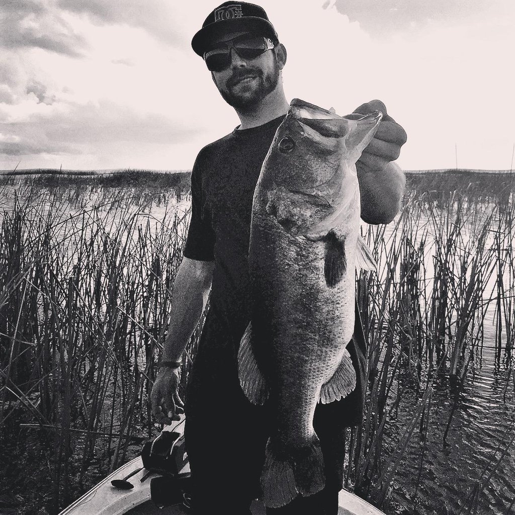 DannyJShaw22's tweet photo. Summer heat is here, Isolated dense matts (w/ moving current) is a perfect hangout spot @gamblerlures #TheBassLoveEm https://t.co/NLB896znfr