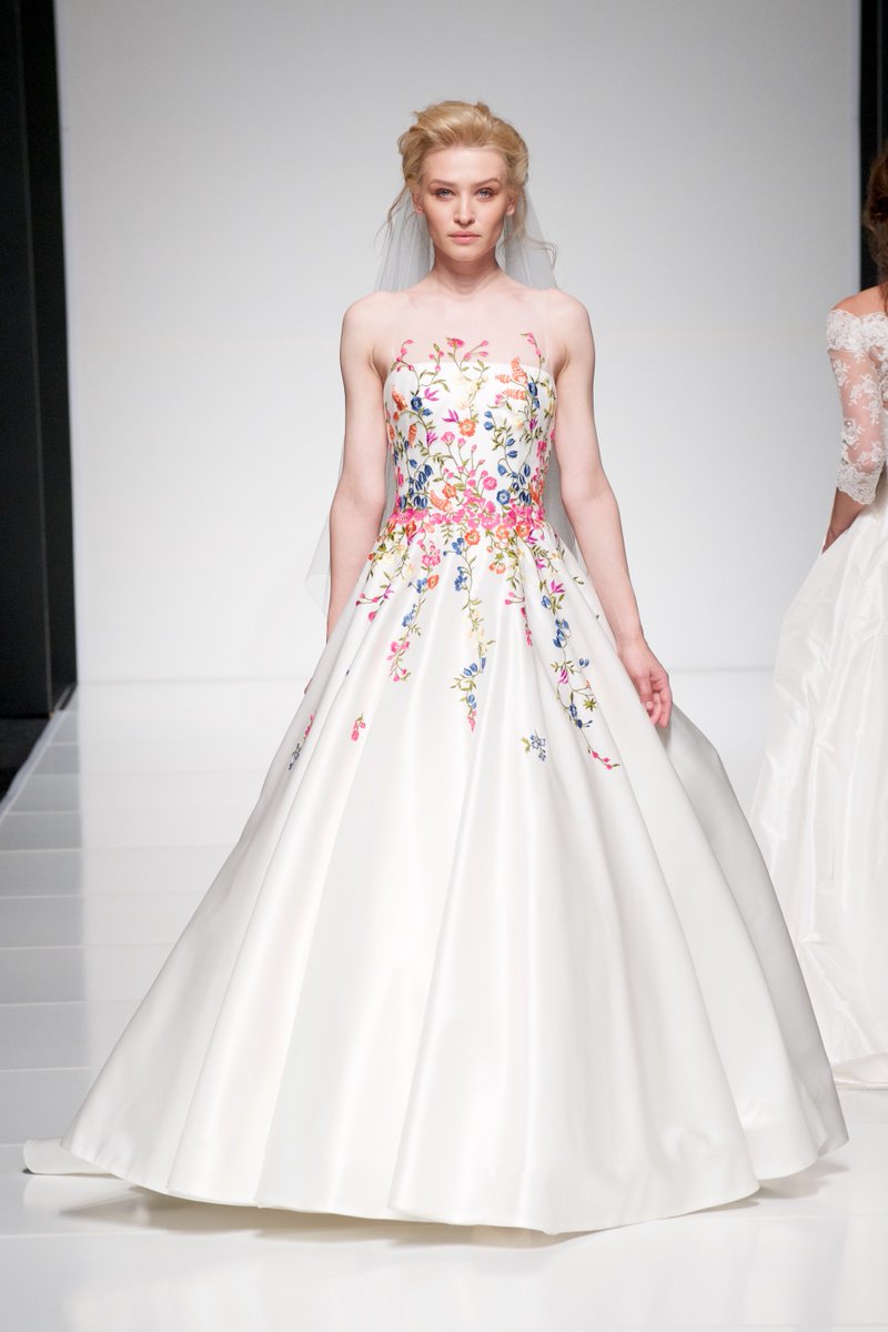 Take a look at our latest blog on the new collection by <a href="/SassiHolford/">Sassi Holford</a>  thesmarterbride.co.uk/bridal-fashion… #Twenty17 #blossom