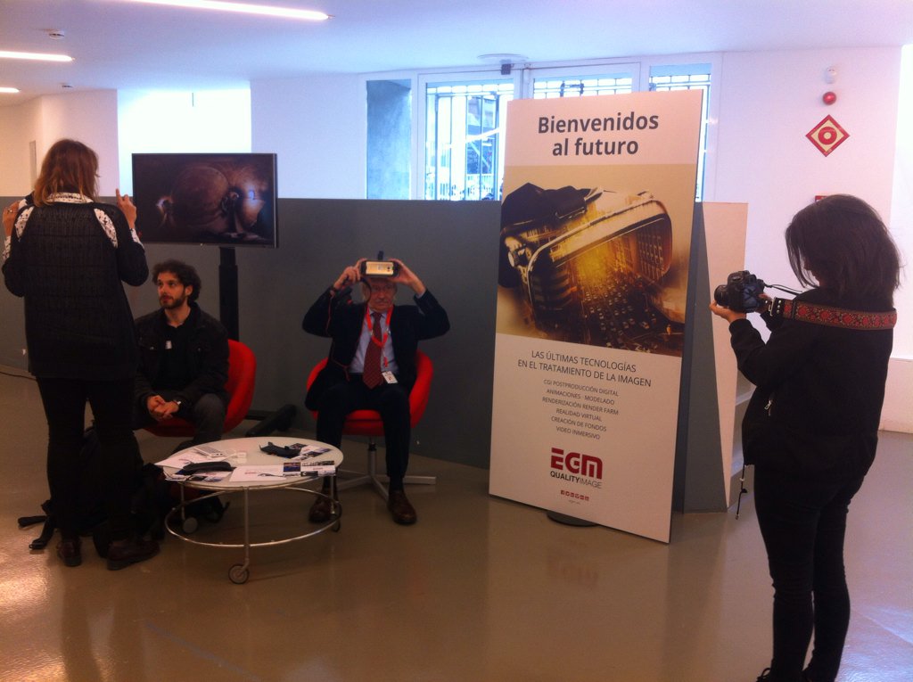EGMLab's tweet photo. En #InterDocsBarcelona probando experiencia #inmersiva EGM: Entramos en refugio de la Guerra Civil #Refugi360 https://t.co/MnH6OTKc2T