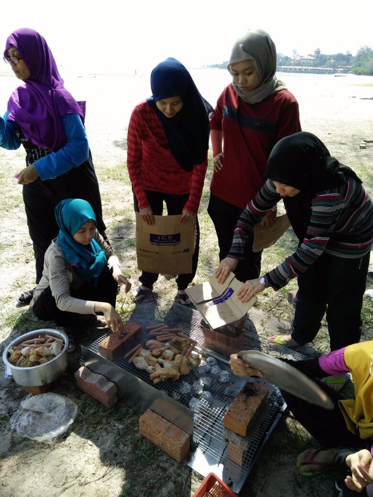 fakry_ahmad10's tweet photo. This memory will never be fade 😢😘😘 #cs249 https://t.co/qRSDcCZQ4u