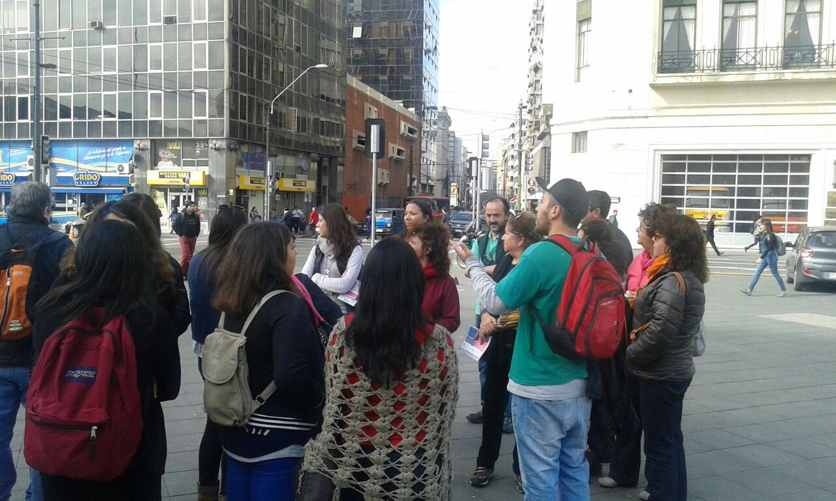 valpoturistico's tweet photo. Comenzamos nuestro tour gratuito para porteños en sector de Barrio Puerto #Valparaíso los invitamos a participar! https://t.co/lfTMNyGst7