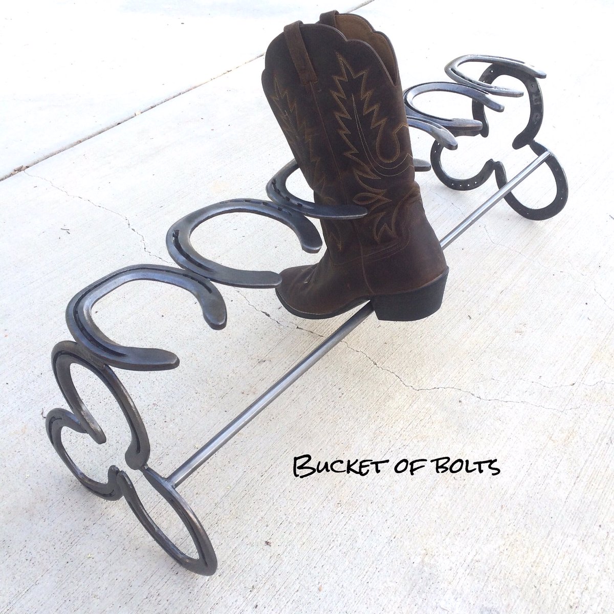 BucketObolts's tweet image. Another boot rack finished up. #bucketofbolts #cowboyboots #bootrack #horseshoes #madeinusa #westernwear