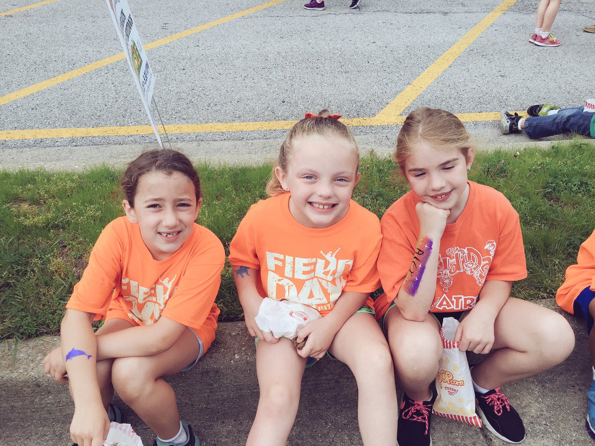 MrsByrdCoomer's tweet photo. These kiddos have so much joy! Soaking it up today at the #coolCatholicschool. 😊 https://t.co/MDjxGGTw2G