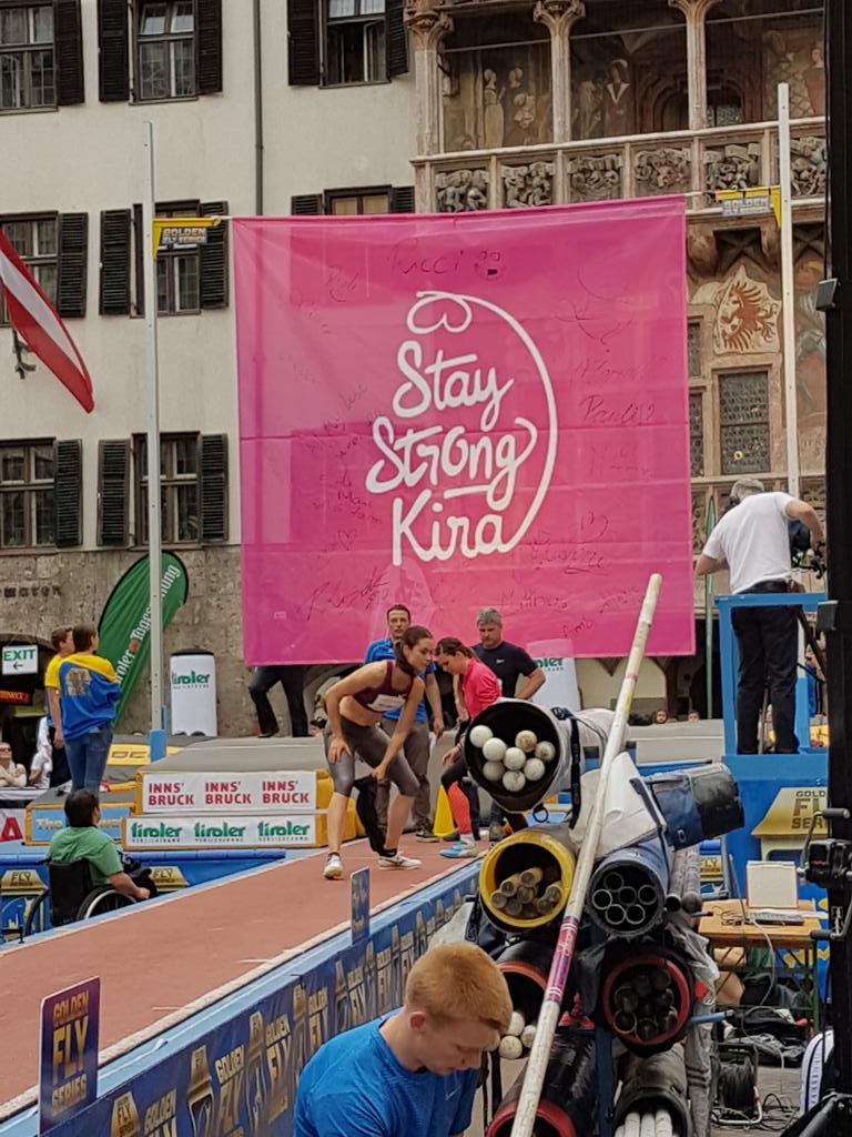 Elite warm up is taking place !