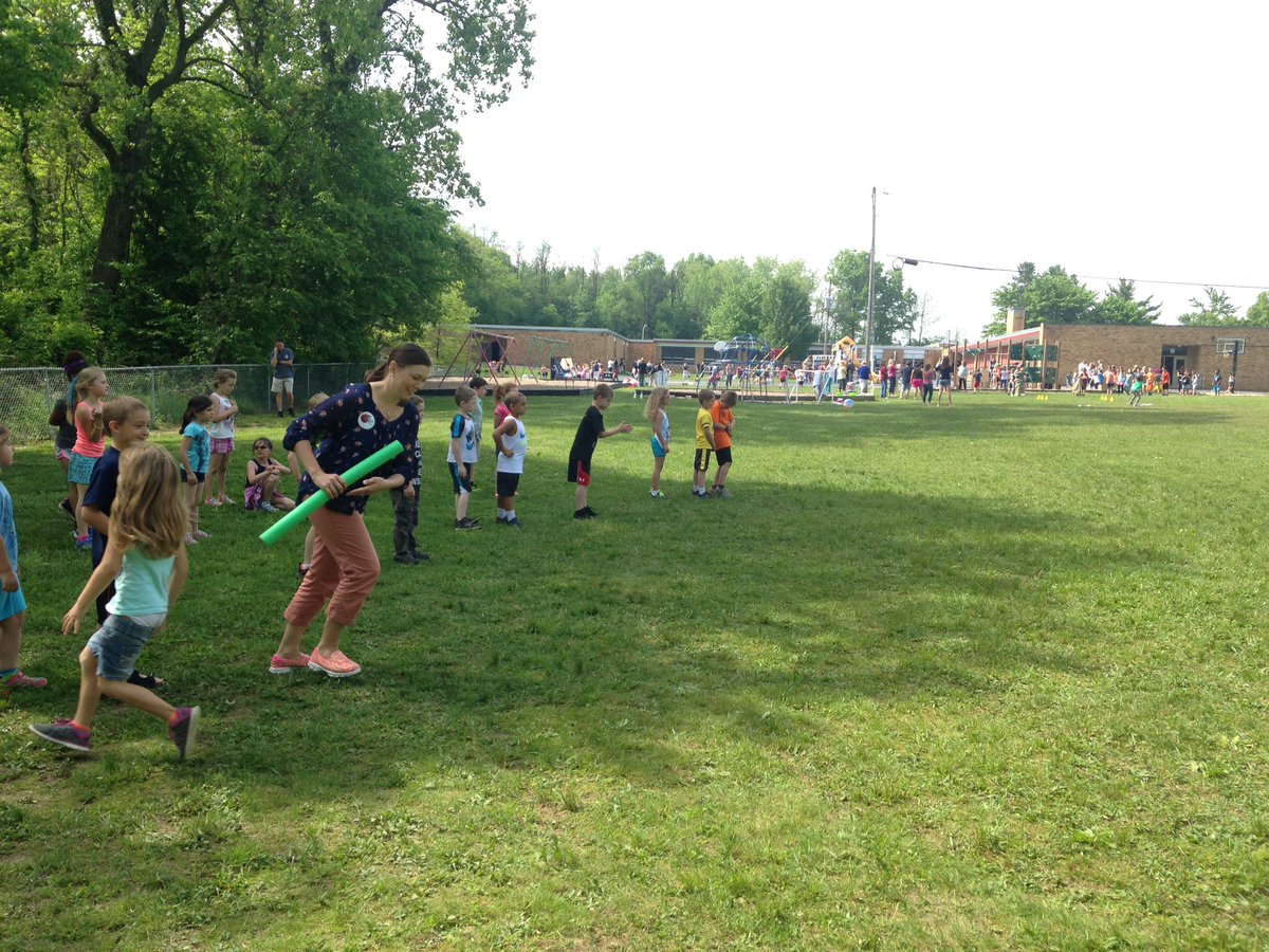 sarahaegger's tweet photo. We love noodle relay races! @CatrinaSteiner https://t.co/ELctIDoShk