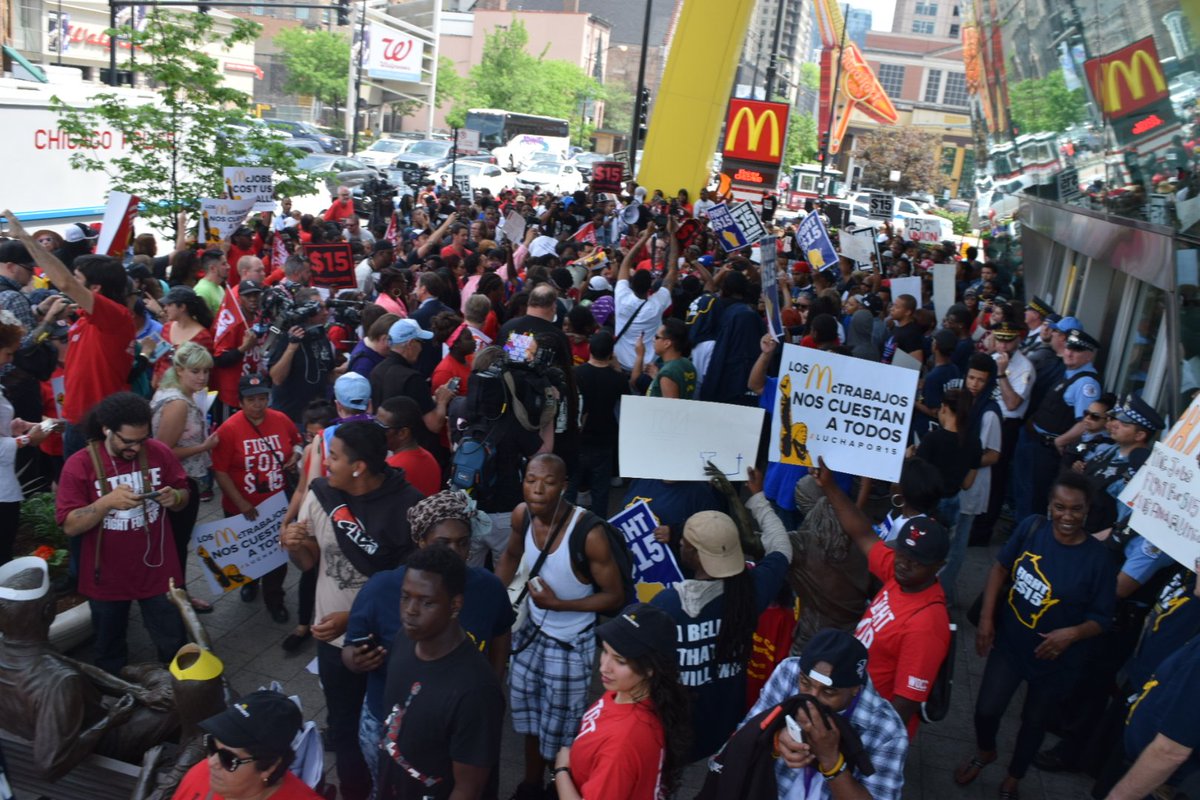 CAFastFoodUnion's tweet photo. HAPPENING NOW: We're joining @chifightfor15's strike line. We won $15 in CA. We'll win union rights. #FightFor15 https://t.co/fhMHtiVOsc