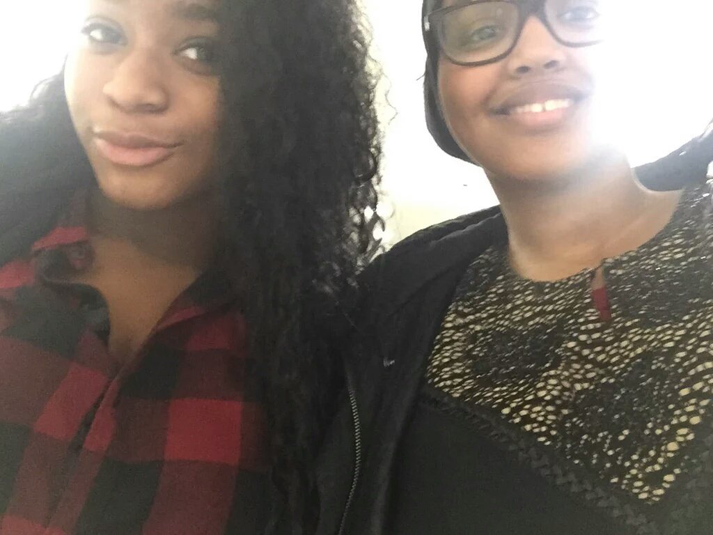 5H_SpanishArmy's tweet photo. Normani con @gomezexcIusives hoy en Londres #WorkFromUK #FifthHarmony4MMVA https://t.co/2l2Z642j95