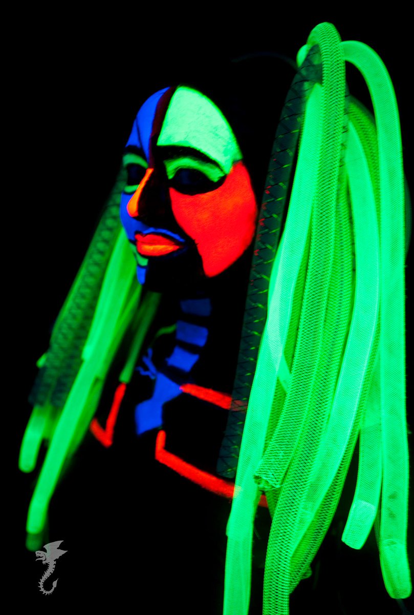 FerociousKit's tweet image. #UV #bodypainting by Blackdragon Photography, make-up by Jamie Alexzander. Need to do more bodypaint shoots! #fun