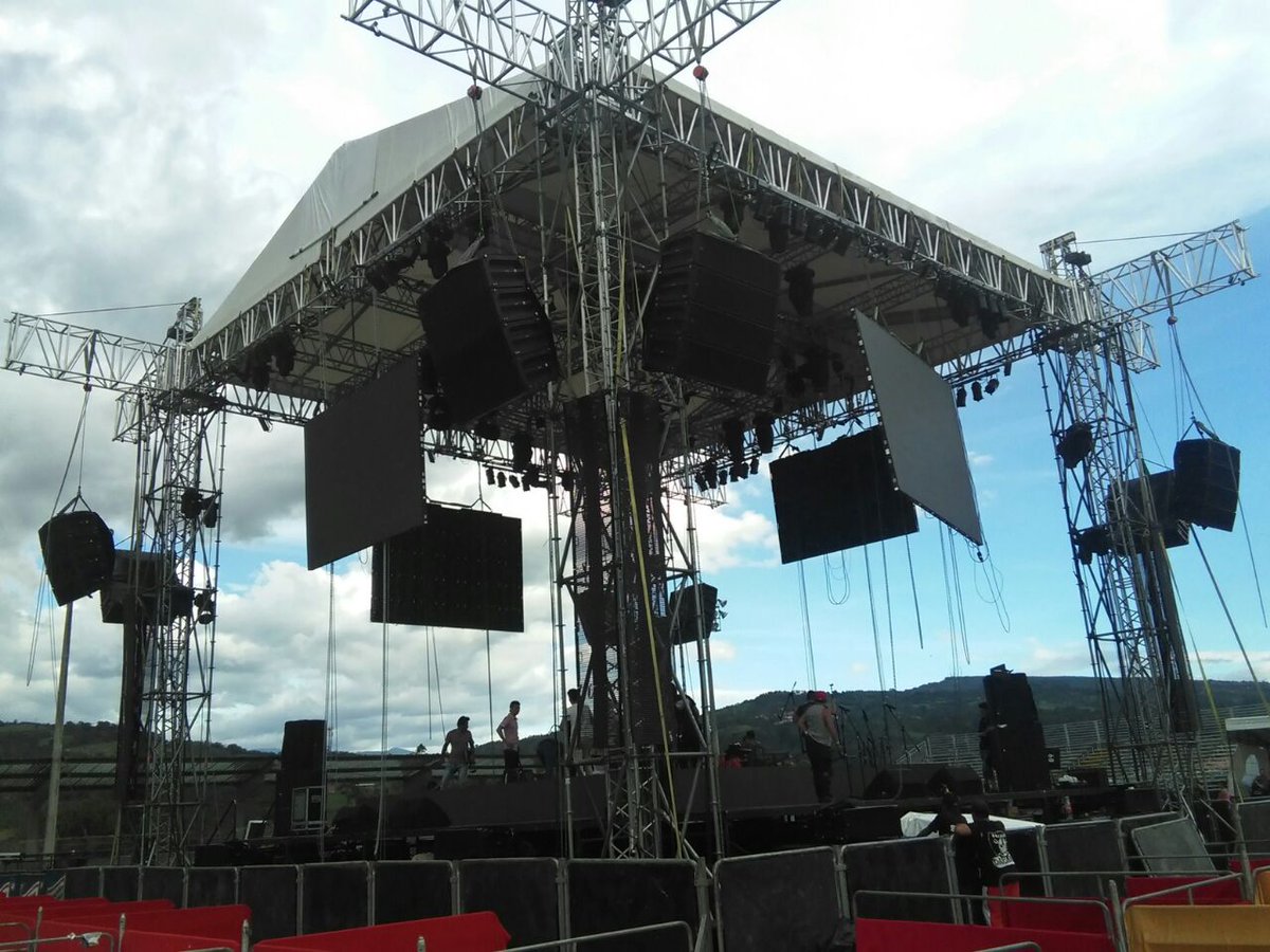 tempolight's tweet photo. Escenario para los @tigresdelnorte  en Barbosa, Santander. https://t.co/MaAxPH2NYA