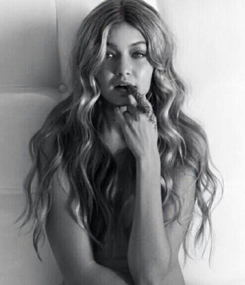 Need some friends! Kinda new here but not to rp/fl.
Mind to RT for me? I'll give you surprises ;)