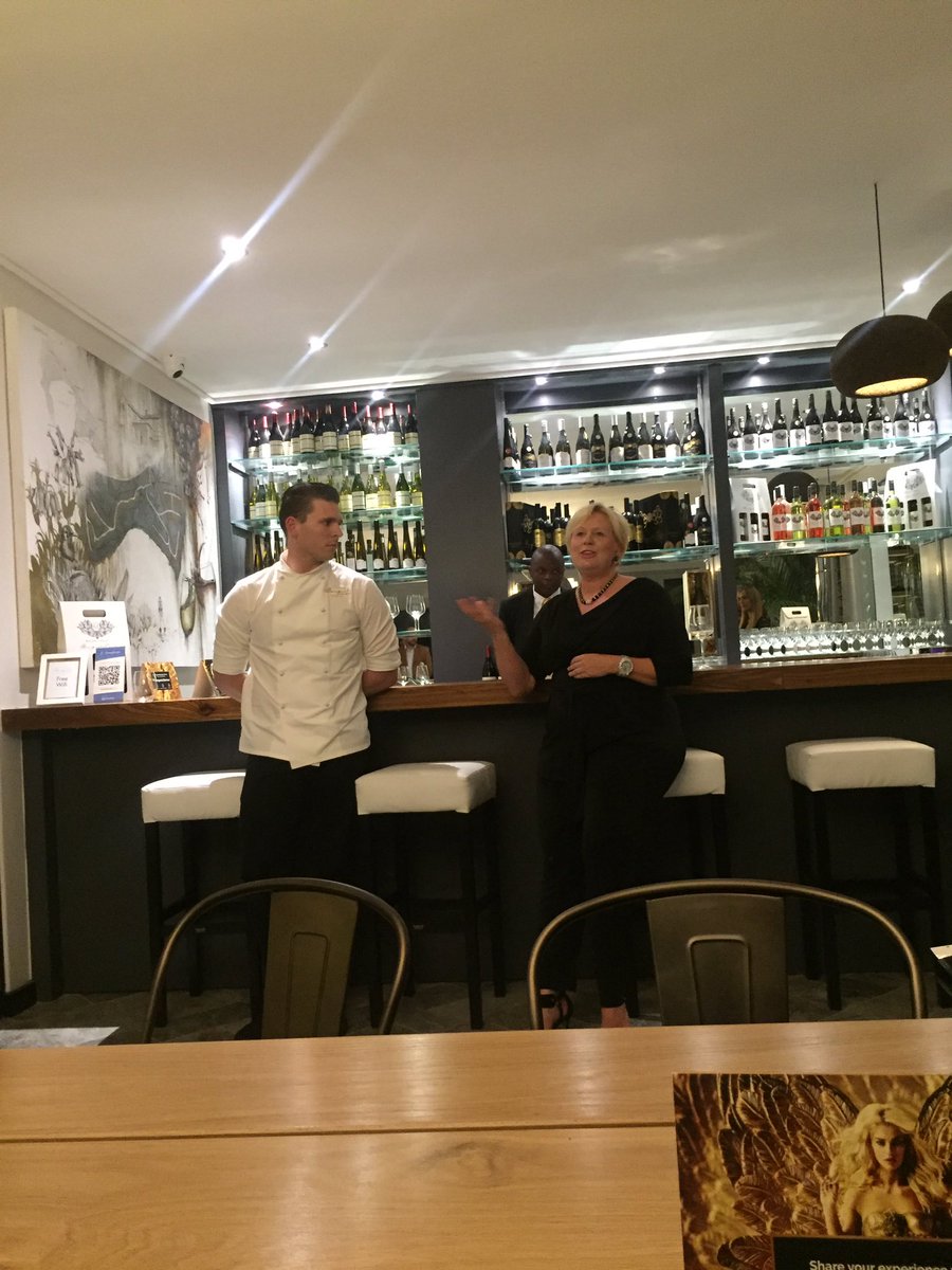 KayliVee's tweet photo. Just got to @BenguelaOnMain for dinner. #benguelaglamour https://t.co/kVwVlfrky2