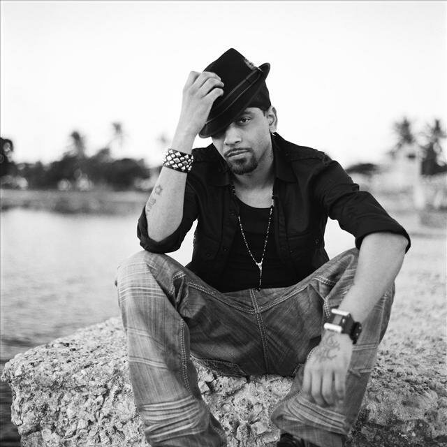 FountainPapa's tweet photo. I’m listening to J. Holiday ♫ #iHeartRadio #NowPlaying https://t.co/DKzPLrF8Os. https://t.co/bSPSu6zcmW