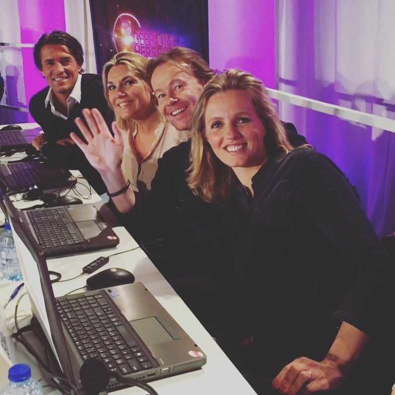 GallyonvVessem's tweet photo. Inbellen en donateur worden voor #gojh? #maxtv. Graag! En veel dank namens de hersenstichting! https://t.co/8mDxro1MXQ