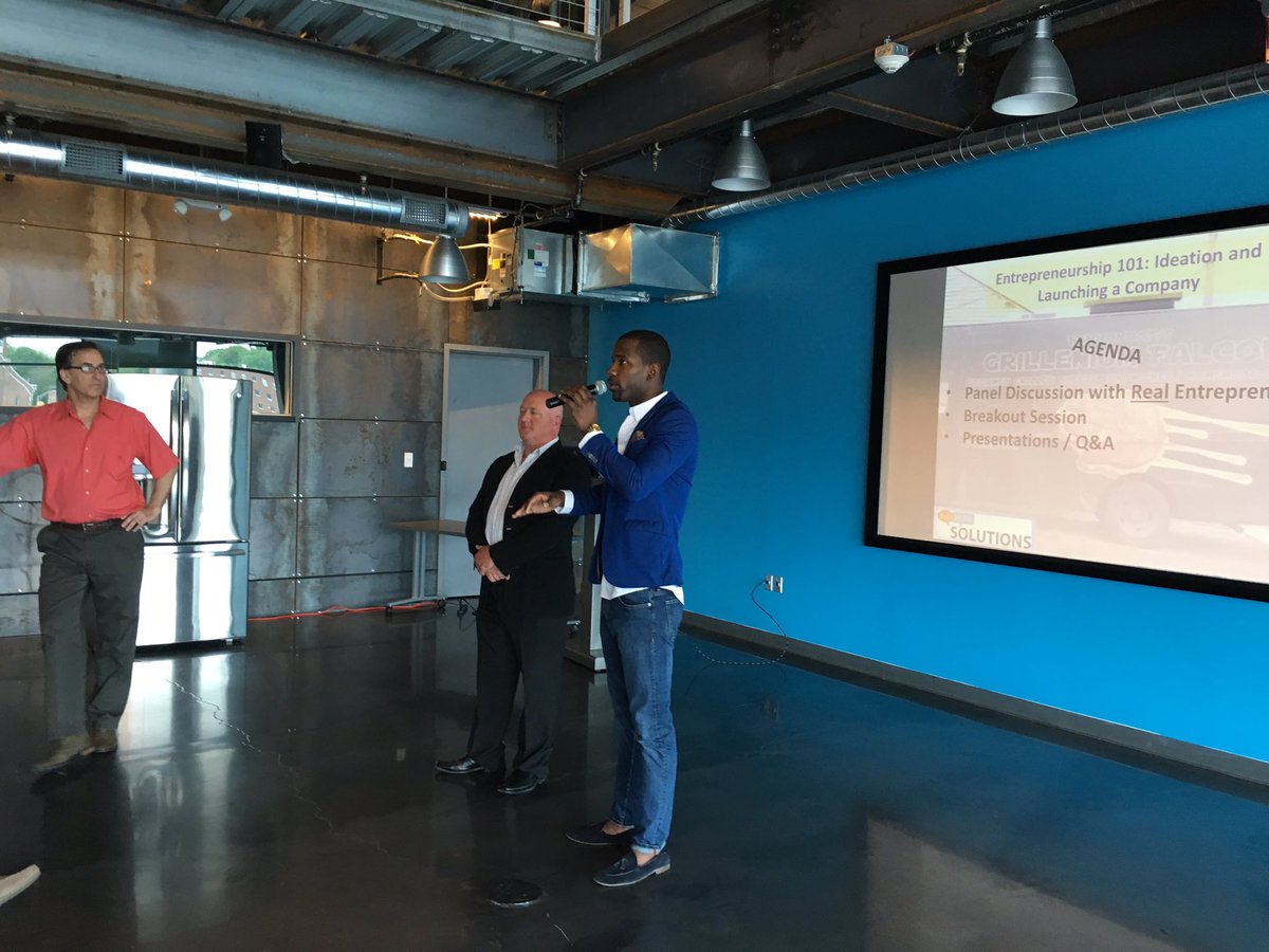 Lots of workshops at the Youth Summit. This one at <a href="/BuzzMediaNews/">Buzz Media Solutions</a> on entrepreneurship. #GradNation #attimpact