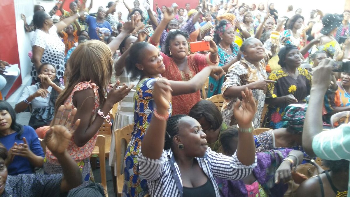 VitalKamerhe1's tweet photo. Les femmes de l'unc prêtes pr la marche du 26 mai. Malgré les arrestations de nos membres à matadi et à goma https://t.co/uPDamtdXji