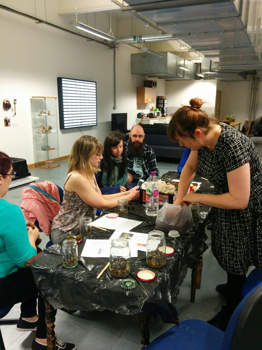 dundeelibraries's tweet photo. Making biomes with Mairi Collins at #DundeeMakerspace #ignitedundee https://t.co/FnEG6XOjuX