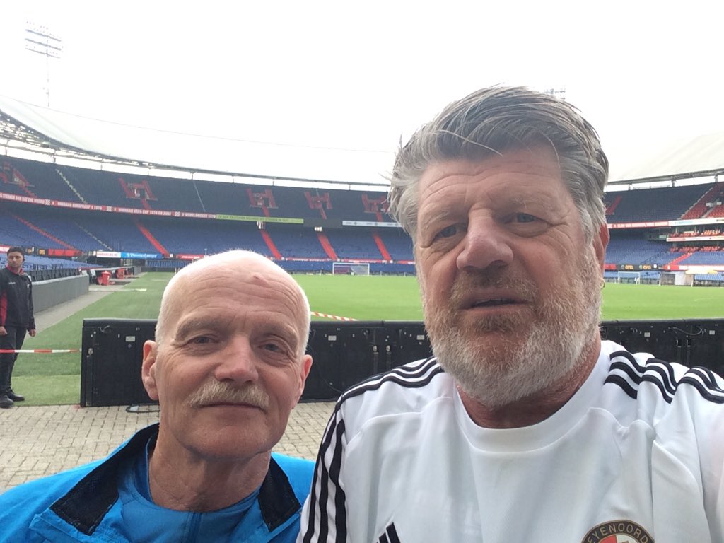 henrivanwezel's tweet photo. #janzwenstra en twithouder @av_NEA in @DeKuip aan het begin van @Feyenoord #businessloop https://t.co/PbwM0SvZwm
