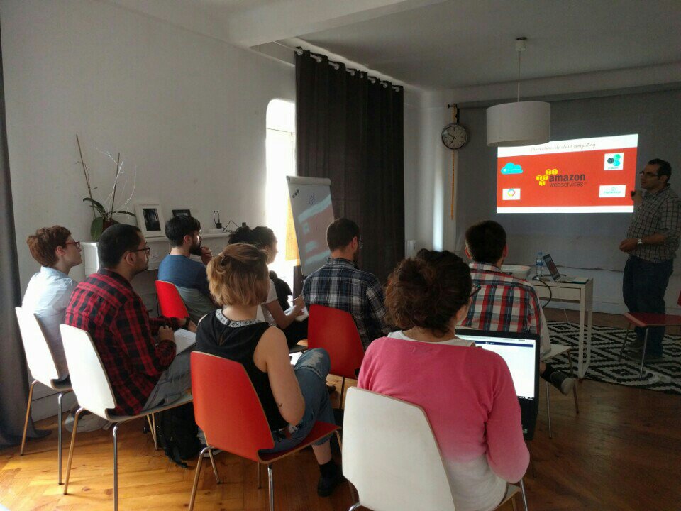 orestes_io's tweet photo. Hosting @begabeersGAL (@ Espacio Arroelo Coworking in Pontevedra) https://t.co/9nmaHH66Lu https://t.co/2mFeBIMueB
