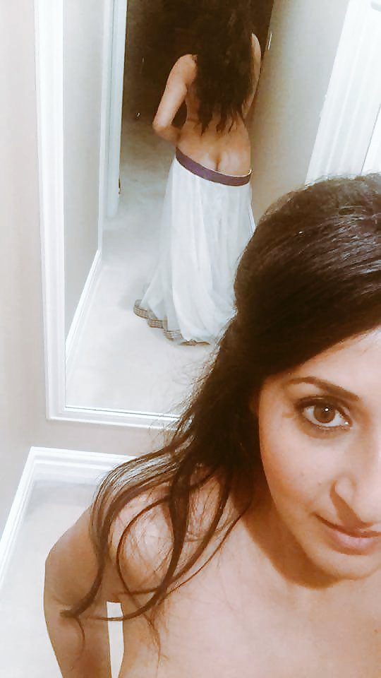 swittypoo's tweet photo. Busty lady !!! With super ass https://t.co/ZVITvEb0Zn
