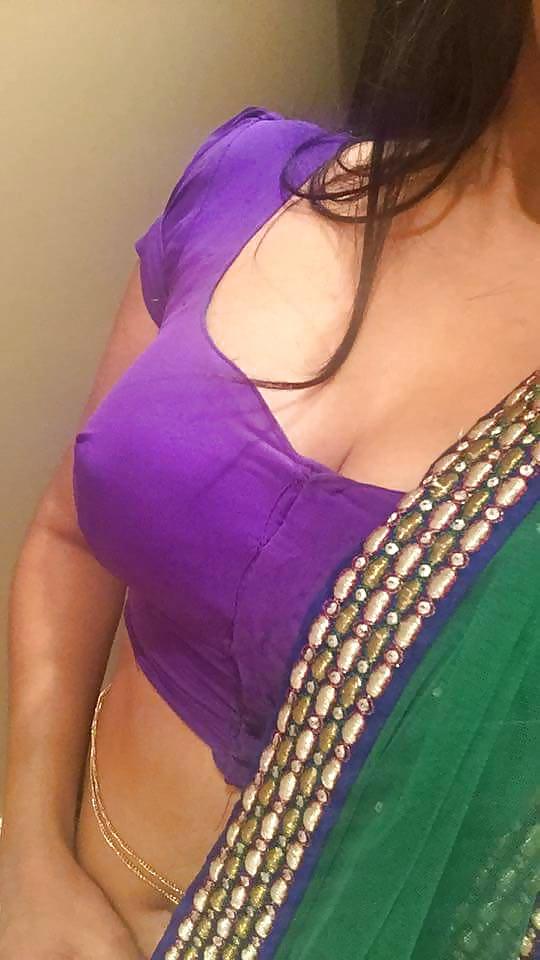 swittypoo's tweet photo. Busty lady !!! With super ass https://t.co/ZVITvEb0Zn