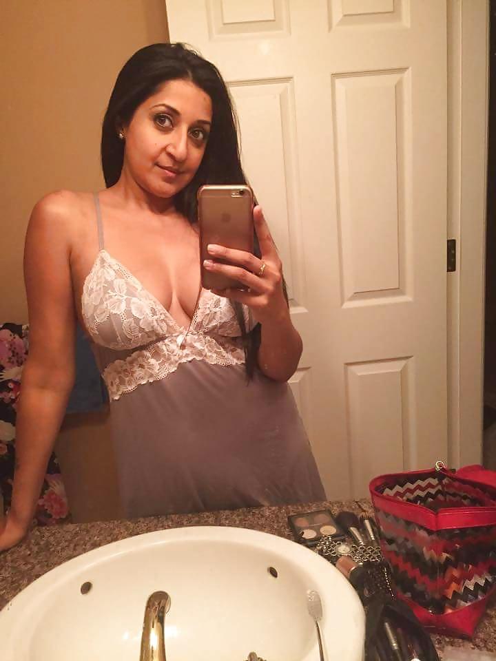 swittypoo's tweet photo. Busty lady !!! With super ass https://t.co/ZVITvEb0Zn