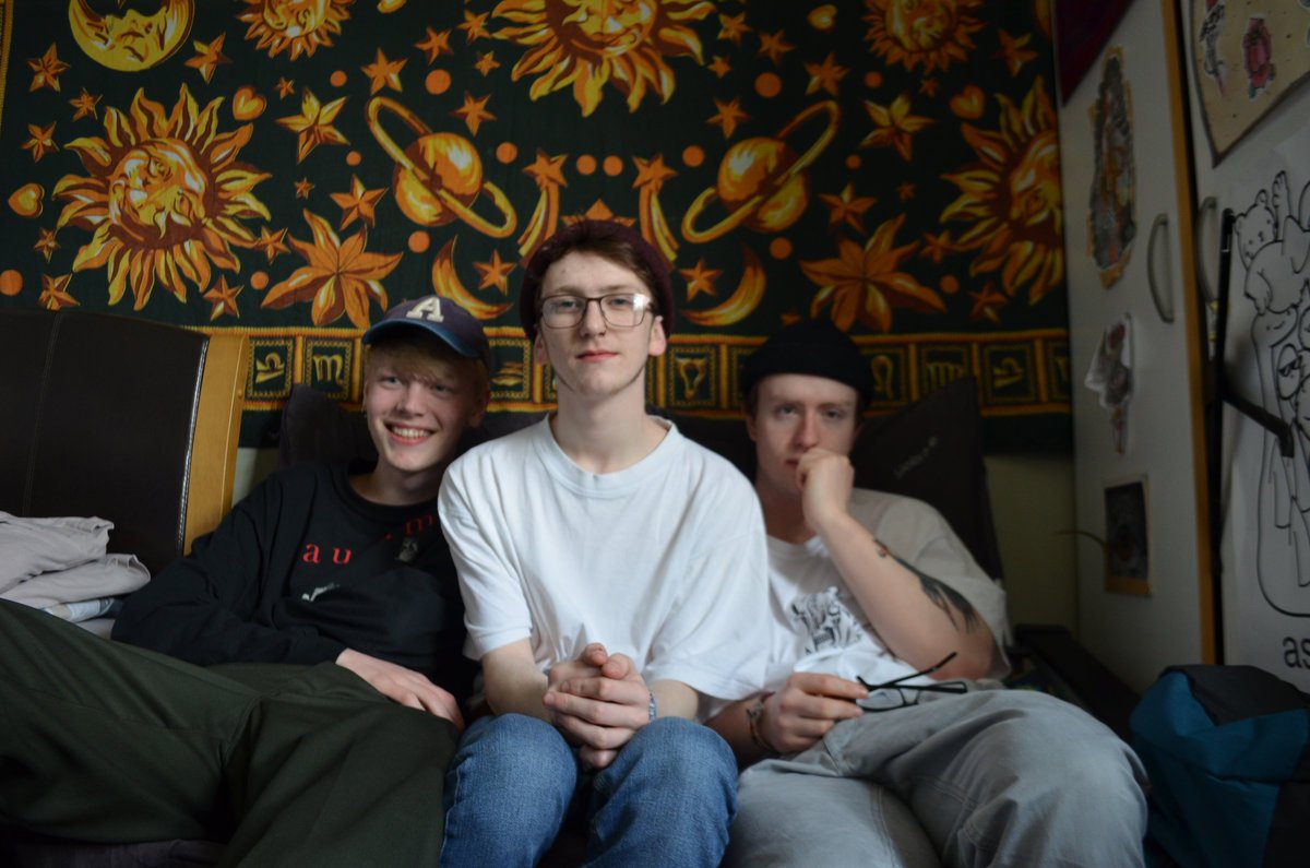 mixtape_press's tweet photo. Out first Up and Coming feature is on @petlibraryuk, check out their new video here as well: https://t.co/zpoID1imVg https://t.co/cYH4v1tXcO