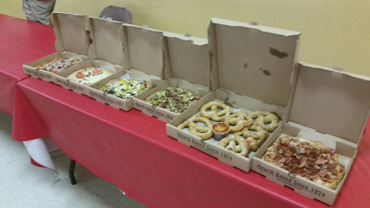 ThriveDC's tweet photo. Love the free pizza from @MellowAdMo! Good food is a great way to get through a mandatory training :) #MakeItMellow https://t.co/XwxKtASWSk