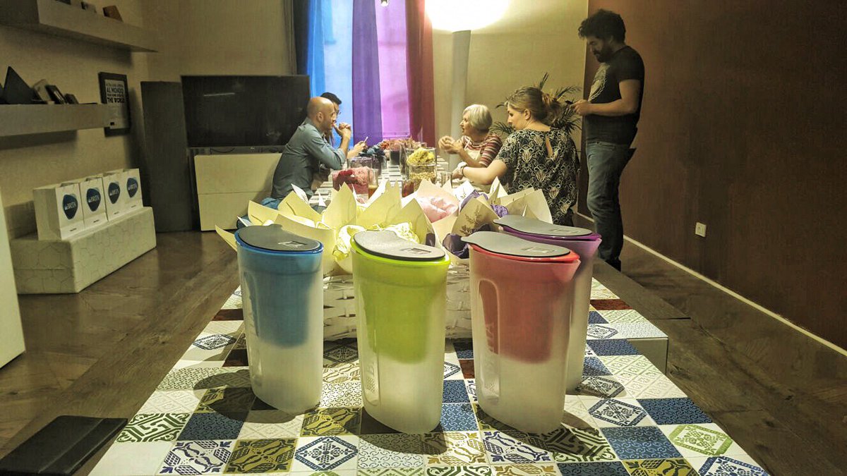 silvioderossi's tweet photo. Rosella Cilano ci racconta la storia dei colori e delle tinture. Magico. #Brita #Brita #BritaFun #thinkyourwater https://t.co/hxu50om8DJ