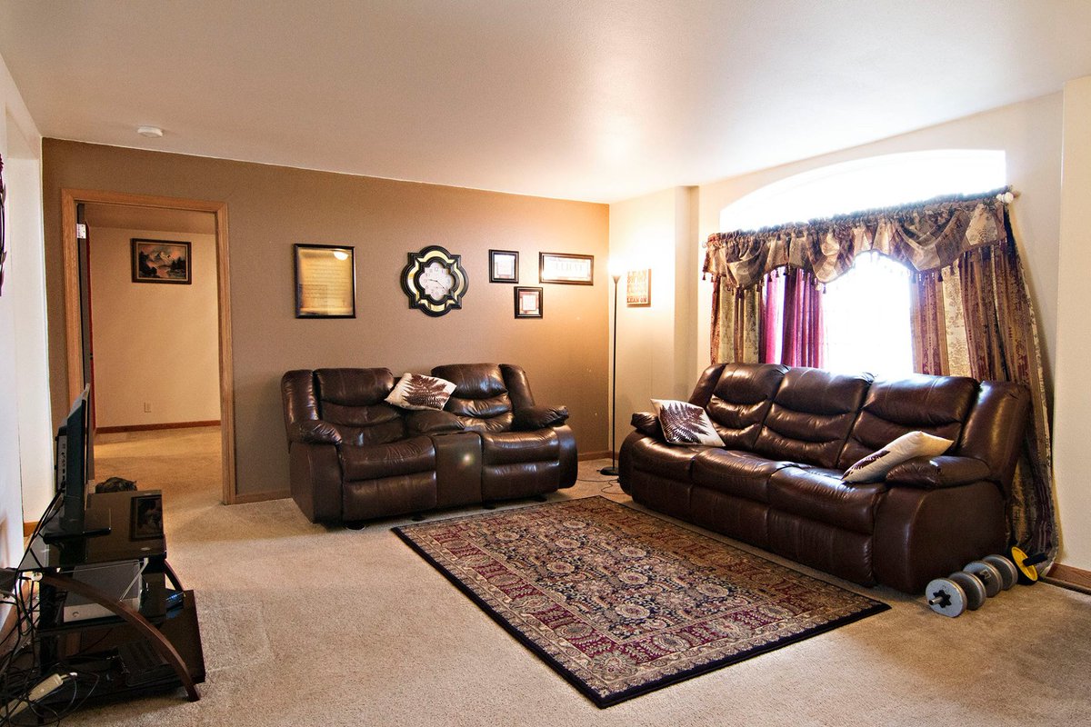 TPGRealEstate's tweet photo. Well #maintained #MainLevel #living at 3 Apache Circle in #GilletteWyoming
https://t.co/vNiqUsMNrf #RealEstate #Home https://t.co/cukEVkli7J