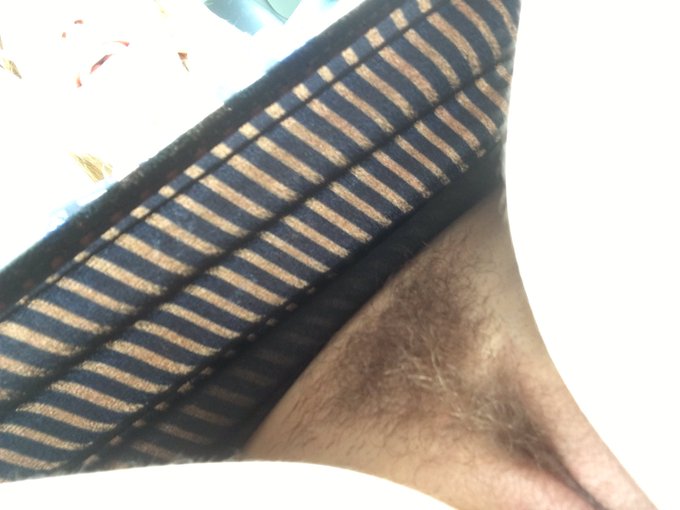 Driving #upskirtflash https://t.co/7VVbitnvtO