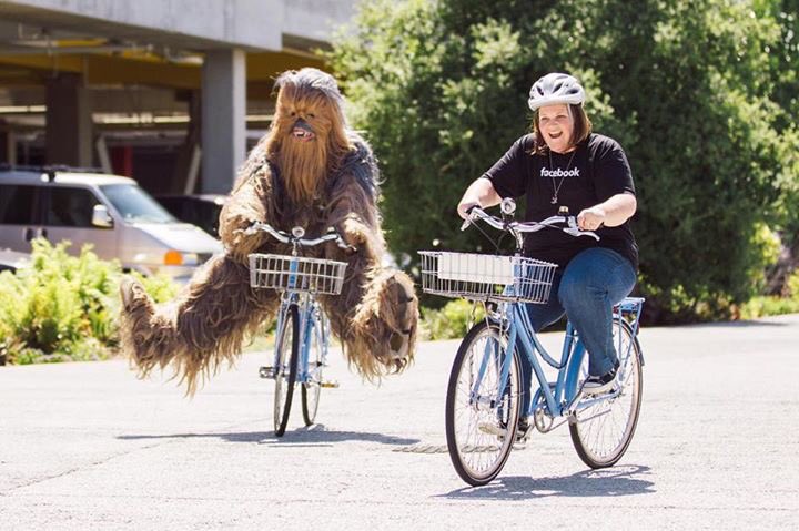 martamiklinska's tweet photo. So FB invited Candace Payne, famous for her Chewbacca mask video, to their HQ and they had a fun surprise for her 😂 https://t.co/7bNuZ91Trn