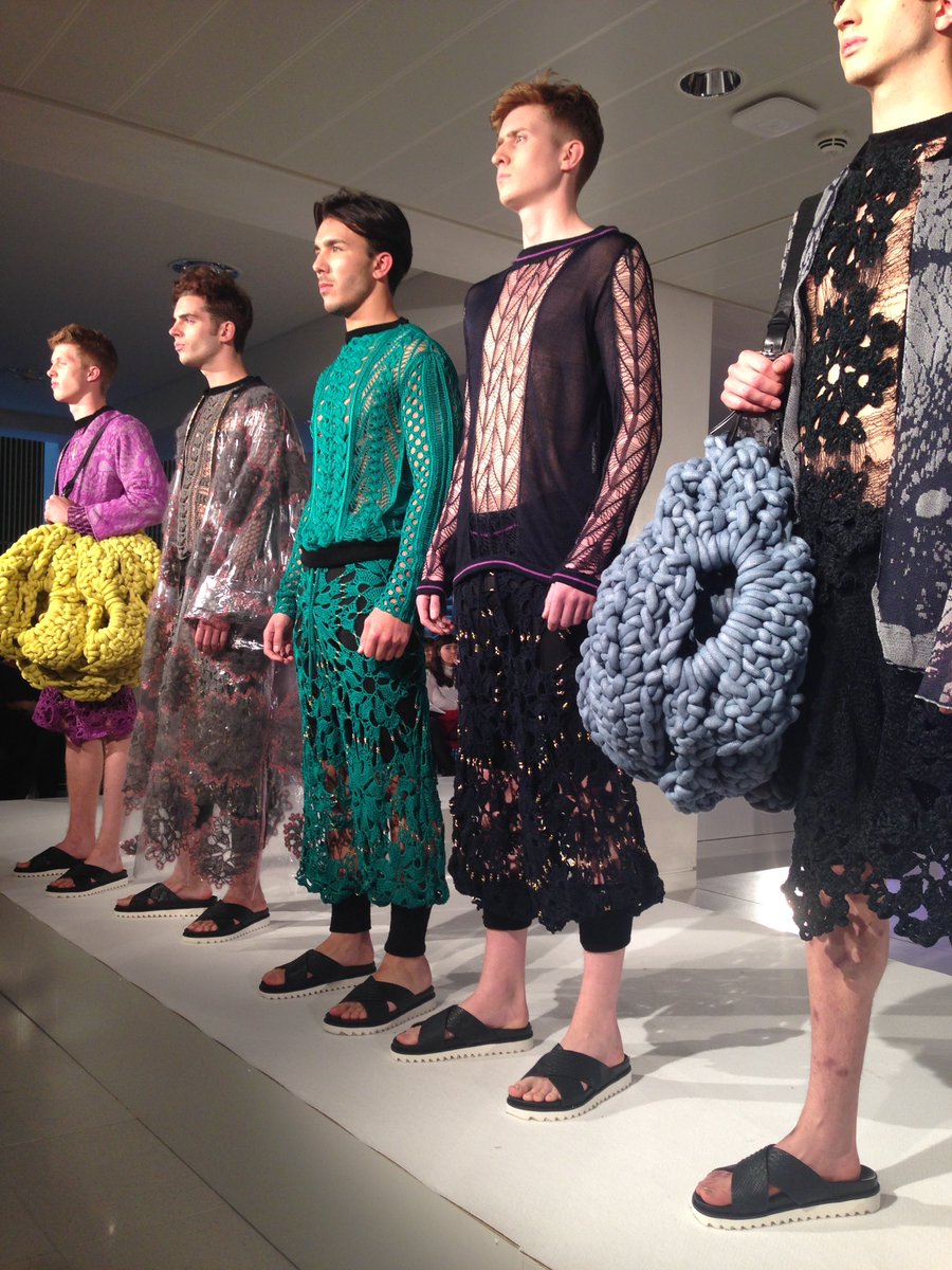 BriggsGoode's tweet photo. Fashion knit at NTU @NTUArtandDesign https://t.co/mbYBi3OEEQ