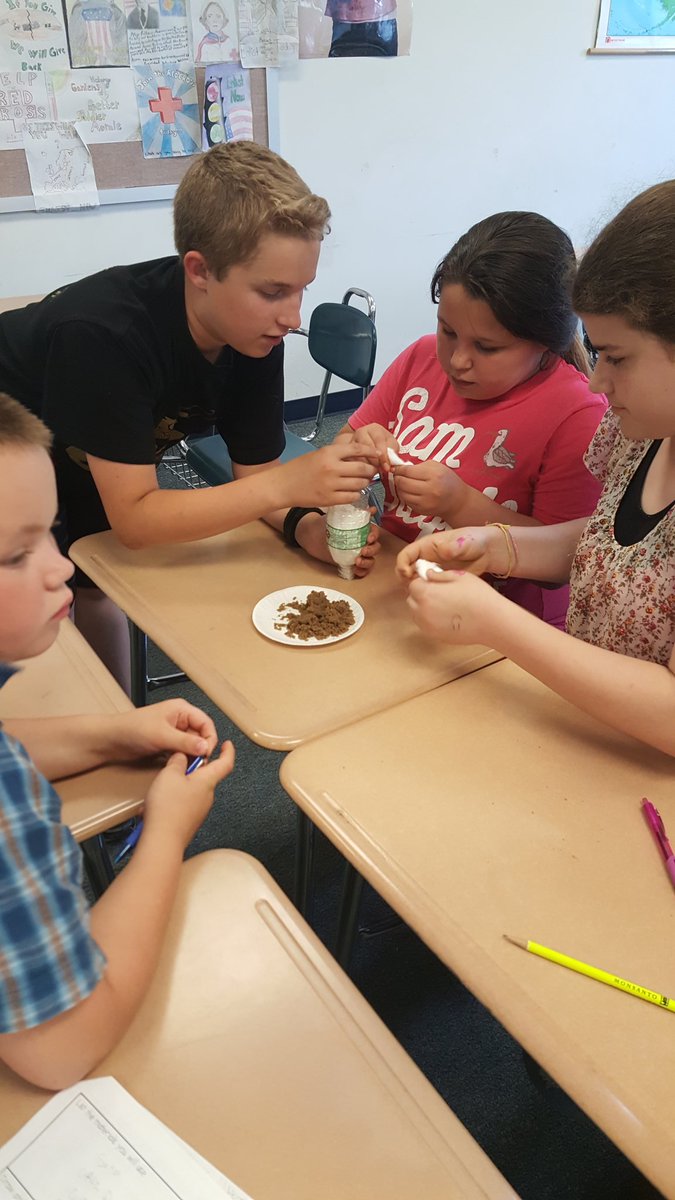 HawkSTEMClub's tweet image. #cleanwater @HIntermediate summer school ❤STEM