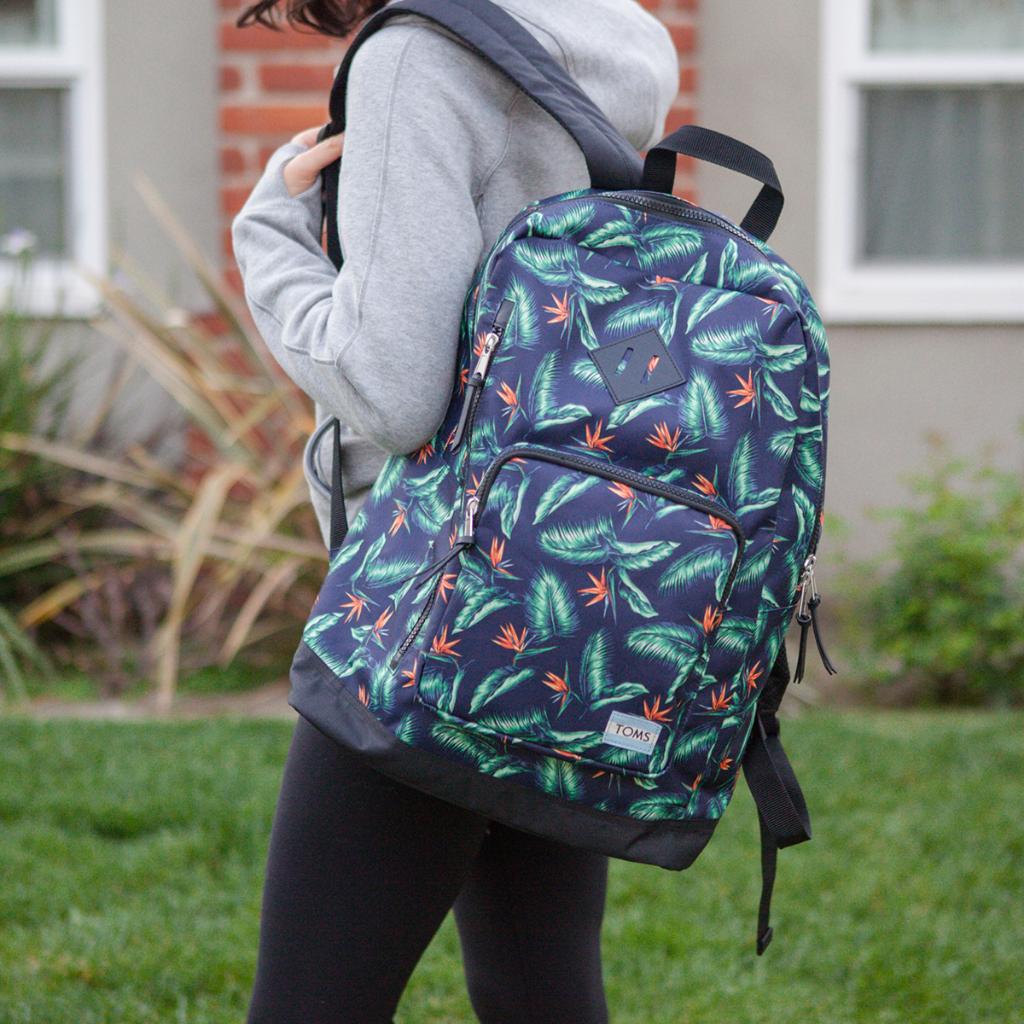 Respectievelijk Extreme armoede Geliefde TOMS on Twitter: "Spread kindness with the #TOMS High Road Backpack  Collection. Your purchases will help stop bullying. #OneforOne  https://t.co/PxirlzV0yS" / Twitter