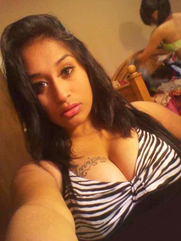 swittypoo's tweet photo. Who all want to shagg hard seeing her boobs.?...10RT for next pic...;) https://t.co/sMB2ylyEDo