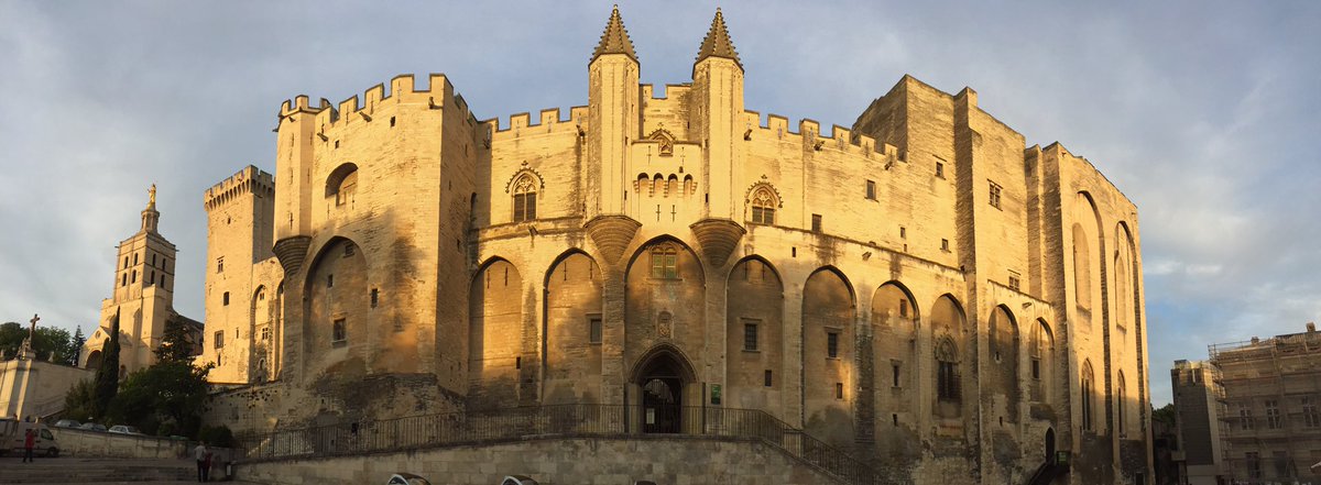 tkoscielniak's tweet photo. #CSIESR16 Palais des papes #panorama https://t.co/Dp19T5yA9W
