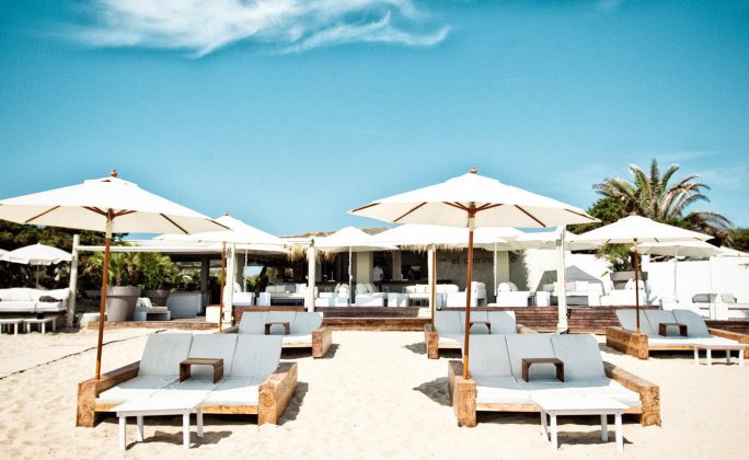 4x holiday destinations with a matching outfit! We're ready for Summer > hkm.to/25gQQQt