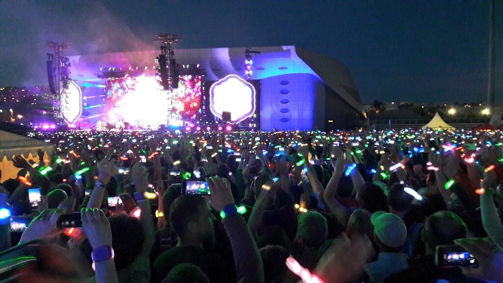 ColdplayFrance's tweet photo. #Xylobands #ColdplayNice 🇫🇷 @coldplay #AHFODtour (@Liounie) https://t.co/iVhulrg9tX