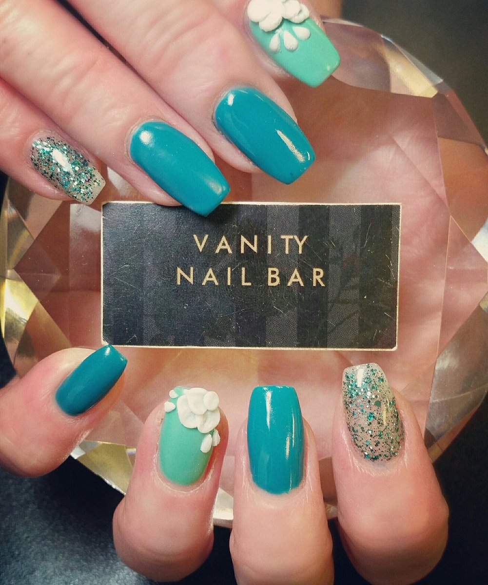 angies_nails's tweet photo. #turquoise #glitter #3dflowers #acrylicflowers #gelpolish #notd #naildit https://t.co/Q15ggG5FZn