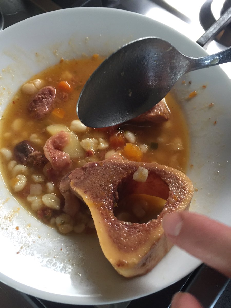 Talaraamendoli's tweet photo. Que esta pasando? Me como alto locro https://t.co/Yrv2Apl5uK
