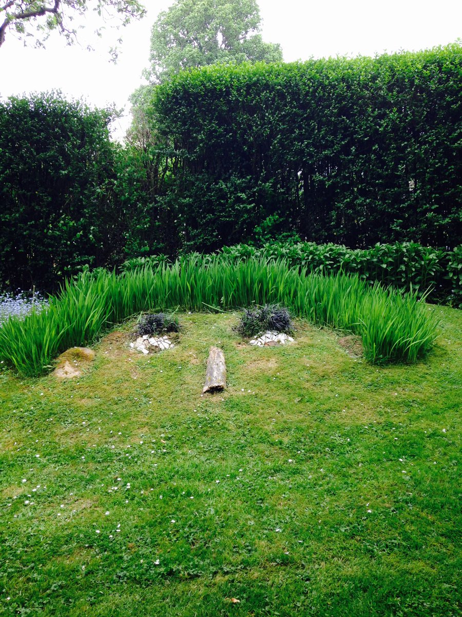 smallfieldplace's tweet photo. The gardeners having a bit of creative fun @smallfieldplace this summer https://t.co/M7o8ubcPhB